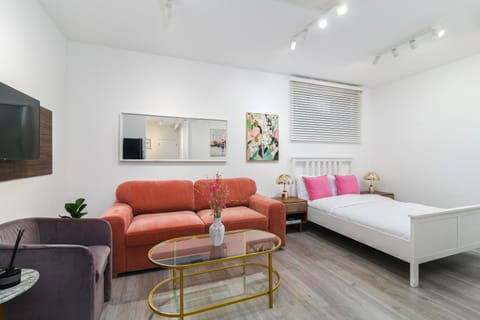 Bed, Living room, Photo of the whole room, Seating area, Bedroom
