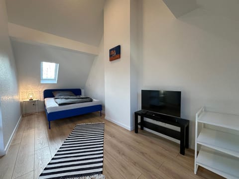 Bed, TV and multimedia, Guests