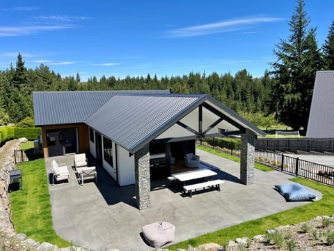 Property building, Patio, Spring, Day, Natural landscape, Seating area, sunbed