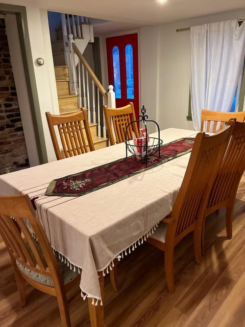 Cozy Stay Near Jiminy Peak & Bousquet Mountain House in Hancock