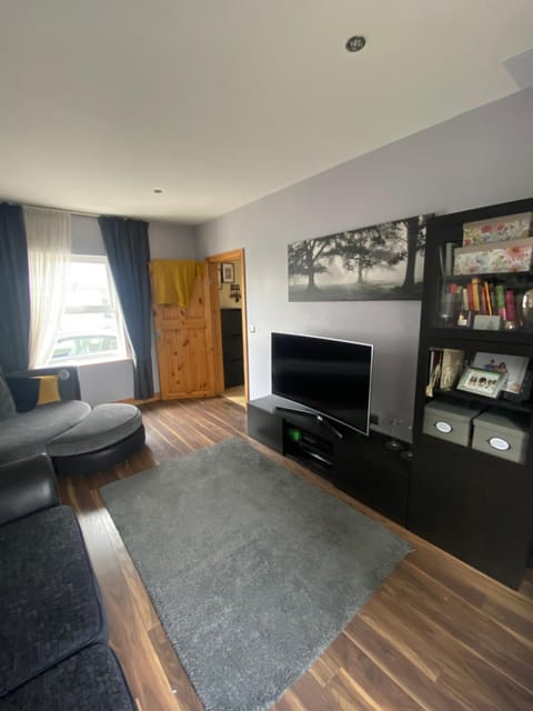 Rockside Villa Cashel Sleeps 7, Jacuzzi Bath, Walk to Rock of Cashel Villa in Co. Tipperary, Ireland