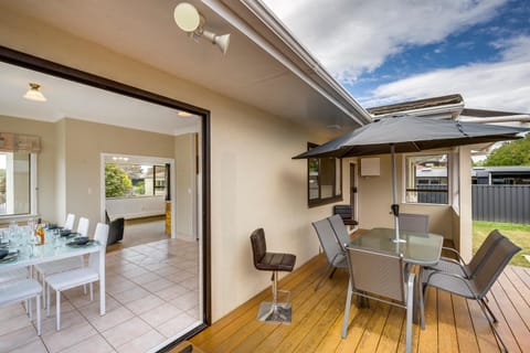 Property building, Seating area, Dining area