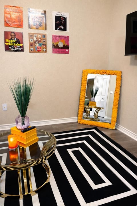 Boutique Condo with Patio Heart of Downtown Memphis Gated Parking Apartment in Memphis