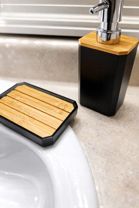 Boutique Condo with Patio Heart of Downtown Memphis Gated Parking Apartment in Memphis