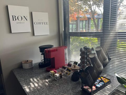 Ann Arbor's Humble Abode 3 mins to Kerrytown Apartment in Ann Arbor