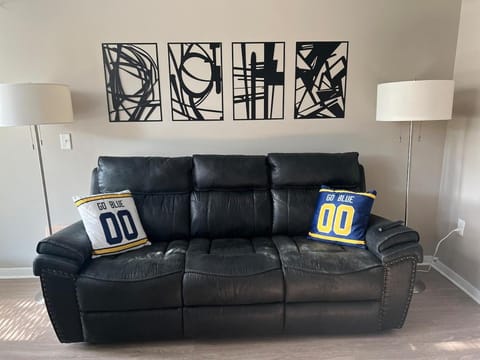 Ann Arbor's Humble Abode 3 mins to Kerrytown Apartment in Ann Arbor