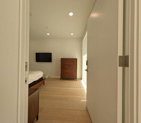 Modern Brand New Stylish Fully Furnished Studio Close to Downtown Apartment in Sacramento