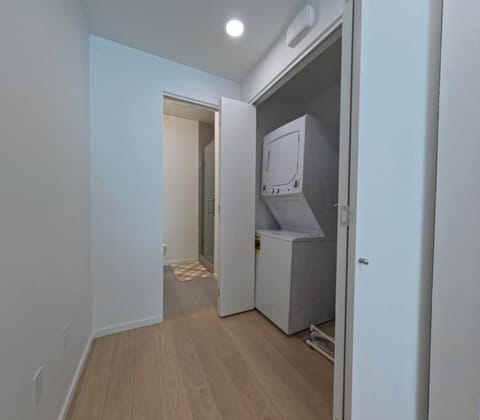 Modern Brand New Stylish Fully Furnished Studio Close to Downtown Apartment in Sacramento