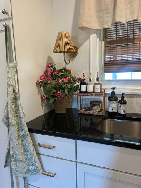 King suite and Hot Tub near the Greene House in Kettering