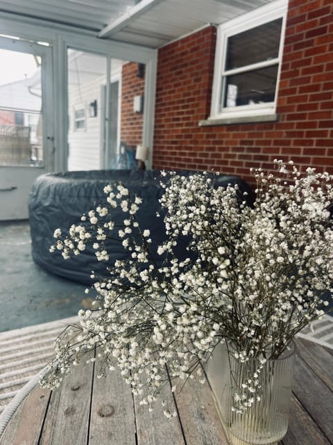 King suite and Hot Tub near the Greene House in Kettering