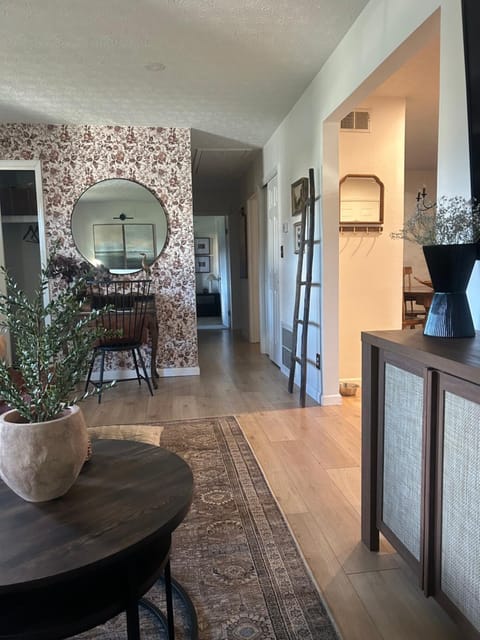 King suite and Hot Tub near the Greene House in Kettering