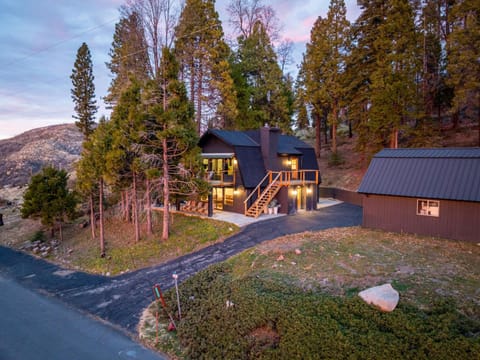 Dogwood Retreat- Family friendly Epic Views House in Shaver Lake