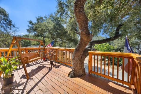 Hill Country Hi View Landing Villa in Lakehills