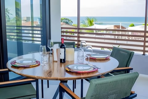Natural landscape, View (from property/room), Balcony/Terrace, Food and drinks, Seating area, Dining area, Sea view, Alcoholic drinks