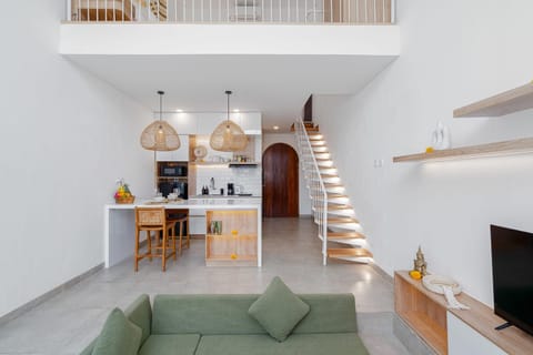 TV and multimedia, Kitchen or kitchenette, Living room, Seating area, Dining area