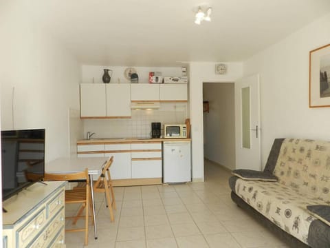 Kitchen or kitchenette, Seating area, Dining area