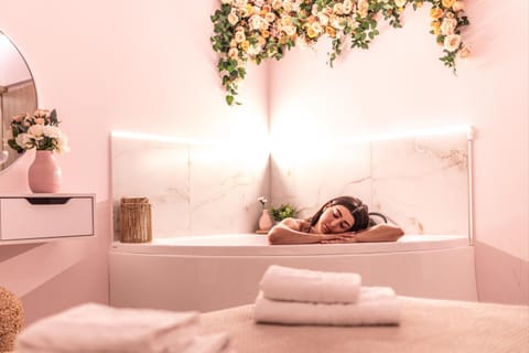 Bed, Hot Tub, Photo of the whole room