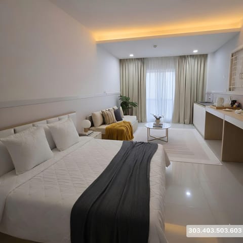 Bed, Photo of the whole room, Dining area, Bedroom