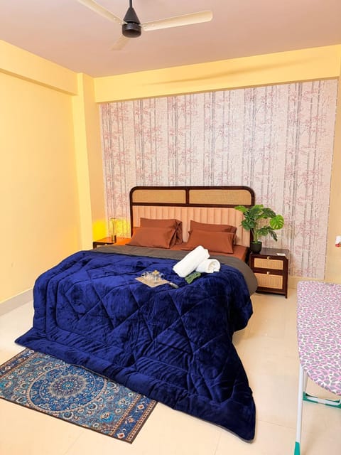 Bed, Living room, Photo of the whole room, Bedroom