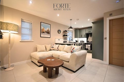 Kitchen or kitchenette, Living room, Seating area, Dining area