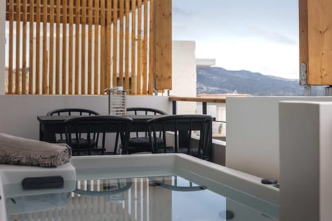 Hot Tub, Balcony/Terrace, Seating area, Mountain view