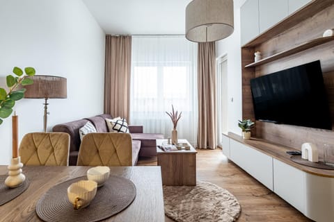 Communal lounge/ TV room, TV and multimedia, Living room, Seating area, Dining area, Evening entertainment