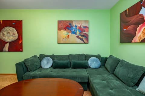 Living room, Decorative detail, Seating area