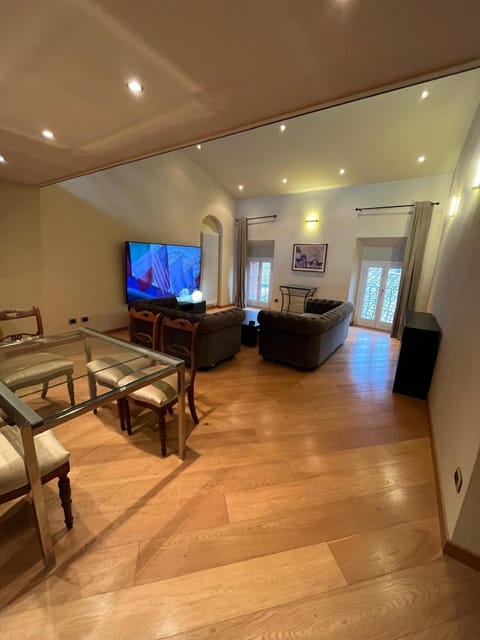 TV and multimedia, Living room, Dining area, Evening entertainment