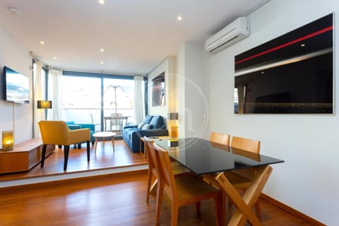 Living room, Seating area, Dining area, air conditioner