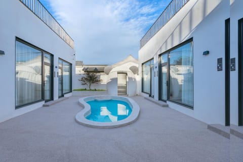 Property building, Patio, View (from property/room), Balcony/Terrace, Garden view, Pool view, Swimming pool, Inner courtyard view