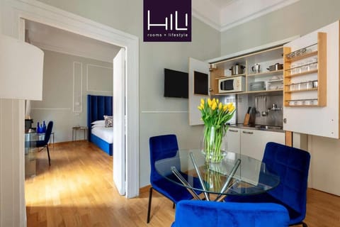 Bed, Kitchen or kitchenette, Living room, Photo of the whole room, Seating area, Bedroom