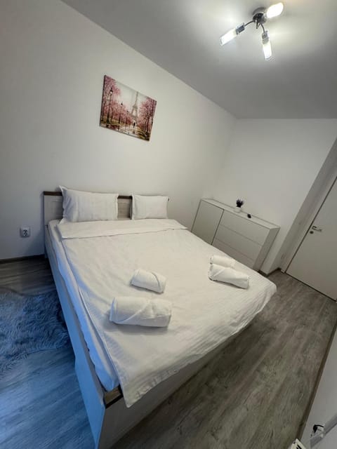 Bed, Photo of the whole room, Bedroom, towels, wardrobe