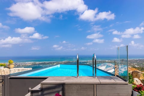 View (from property/room), Balcony/Terrace, Pool view, Sea view, Swimming pool, sunbed