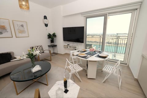 TV and multimedia, View (from property/room), Balcony/Terrace, Living room, Seating area, Dining area