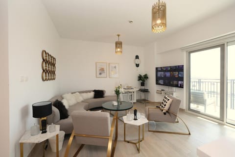 TV and multimedia, Living room, Seating area, Dining area, air conditioner