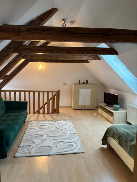 Communal lounge/ TV room, Bed, Photo of the whole room, Seating area, Evening entertainment, Bedroom