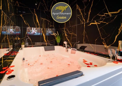 Hot Tub, Spa and wellness centre/facilities