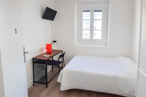 Bed, TV and multimedia, Photo of the whole room, Seating area, Bedroom, heating, internet, towels