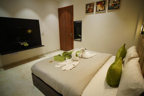 TV and multimedia, Photo of the whole room, Bedroom