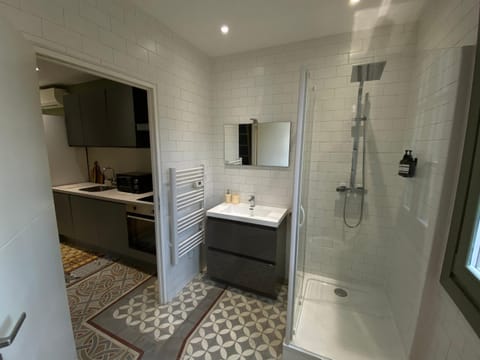 Shower, Bathroom, towels