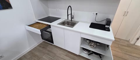 Kitchen or kitchenette, kitchen, kitchen