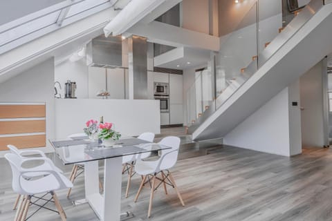 Kitchen or kitchenette, Seating area, Dining area