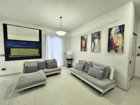 Centro e mare - 2 camere, terrazza e jacuzzi Apartment in Pescara