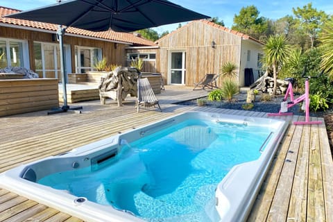 Patio, Garden, Garden, Hot Tub, Balcony/Terrace