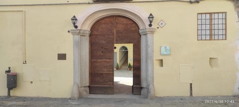 Facade/entrance, Day, Property logo or sign, Landmark view