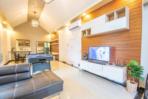 Communal lounge/ TV room