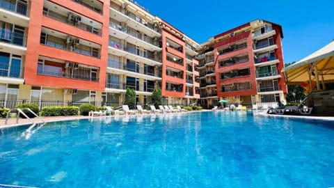 Property building, Swimming pool, sunbed