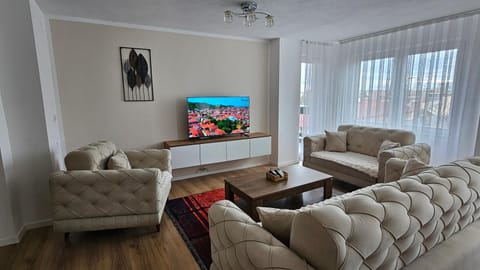Communal lounge/ TV room, TV and multimedia, Living room, Seating area, Evening entertainment