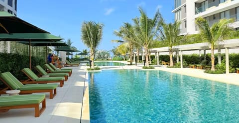 Swimming pool, sunbed