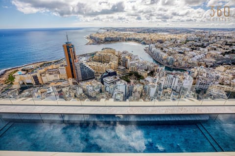 Property building, Nearby landmark, Day, Natural landscape, Bird's eye view, City view, Pool view, Sea view, Swimming pool, Swimming pool